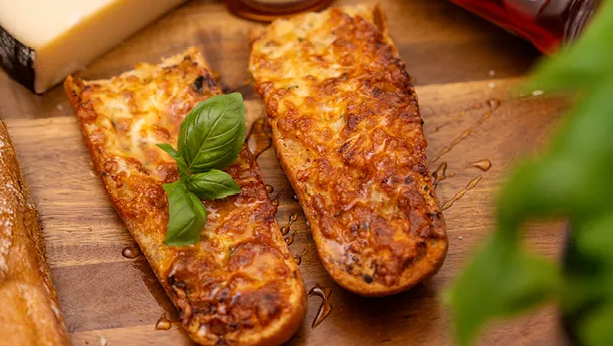 Fokhagymás–bazsalikomos melegszendvics: a villámgyors komfortkaja