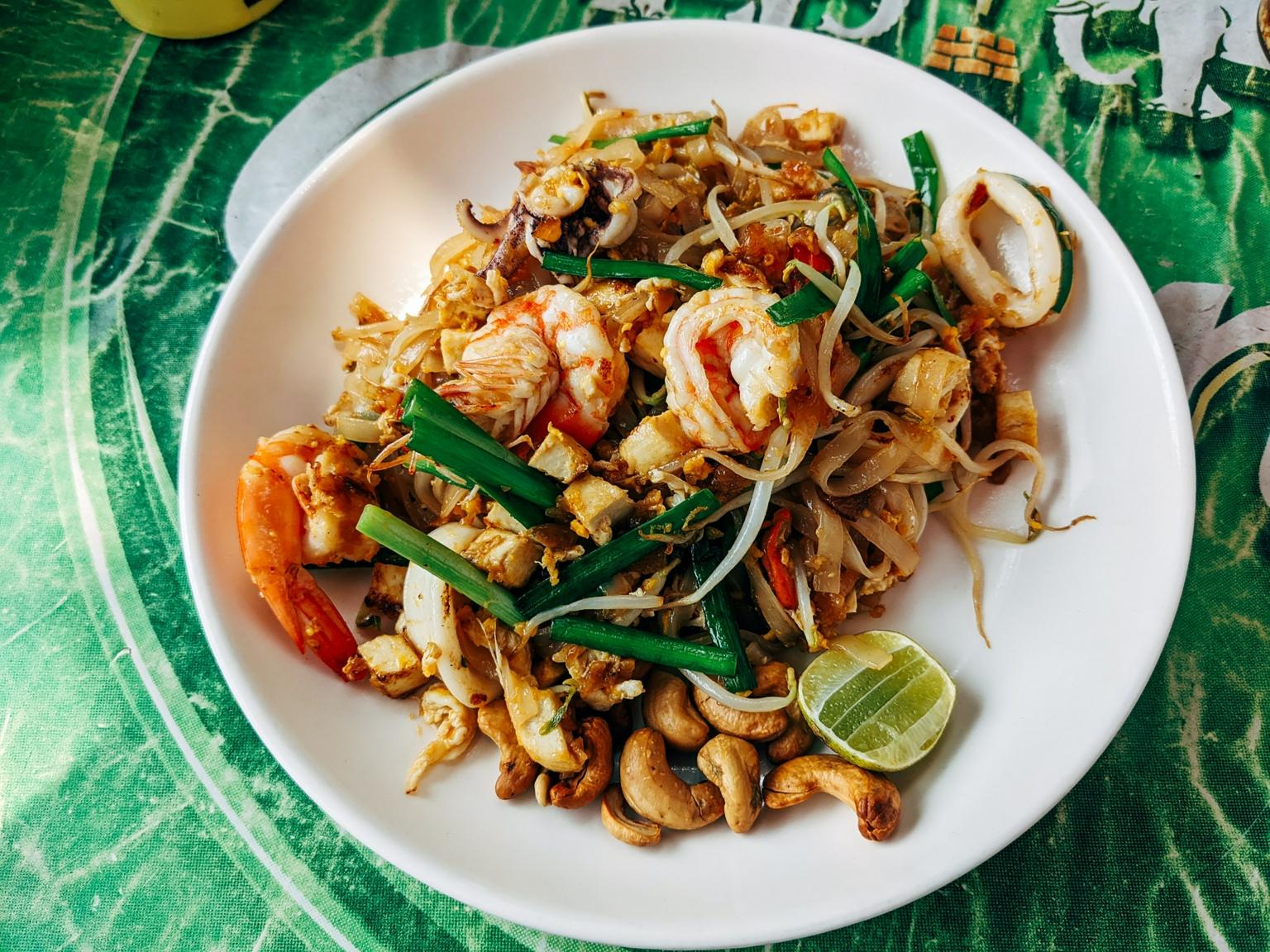 KÖNNYŰ ÉS KÜLÖNLEGES: MOGYORÓS PAD THAI