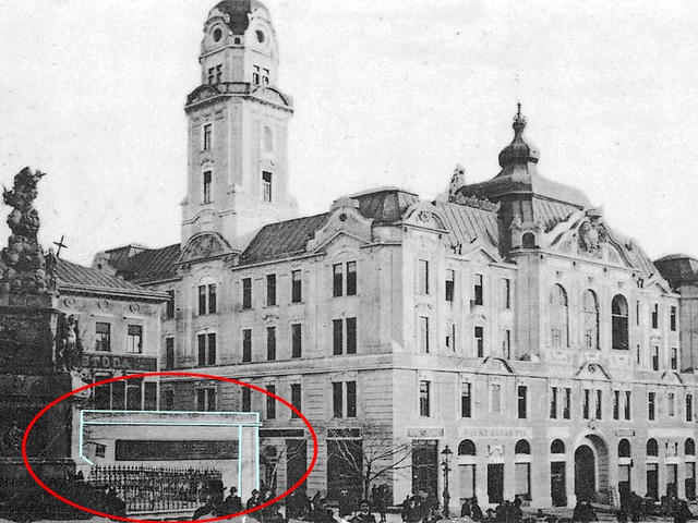 Csúf üzletbazár Pécs főterén