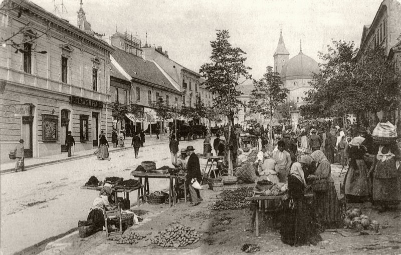 04_kep_szechenyi_ter_1905_heti_piac.jpg