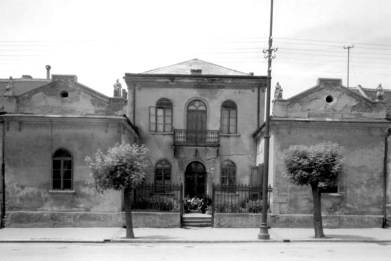 1940 Lakits villa.jpg