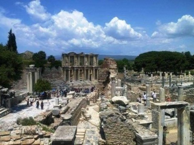 Barangolás a törökországi Epheszoszban, az ókori  római városban -  videóval