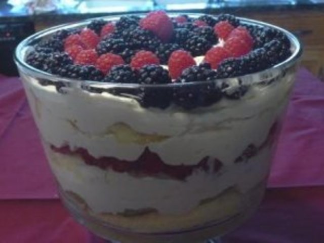 Gluténmentes, gyümölcsös trifle 