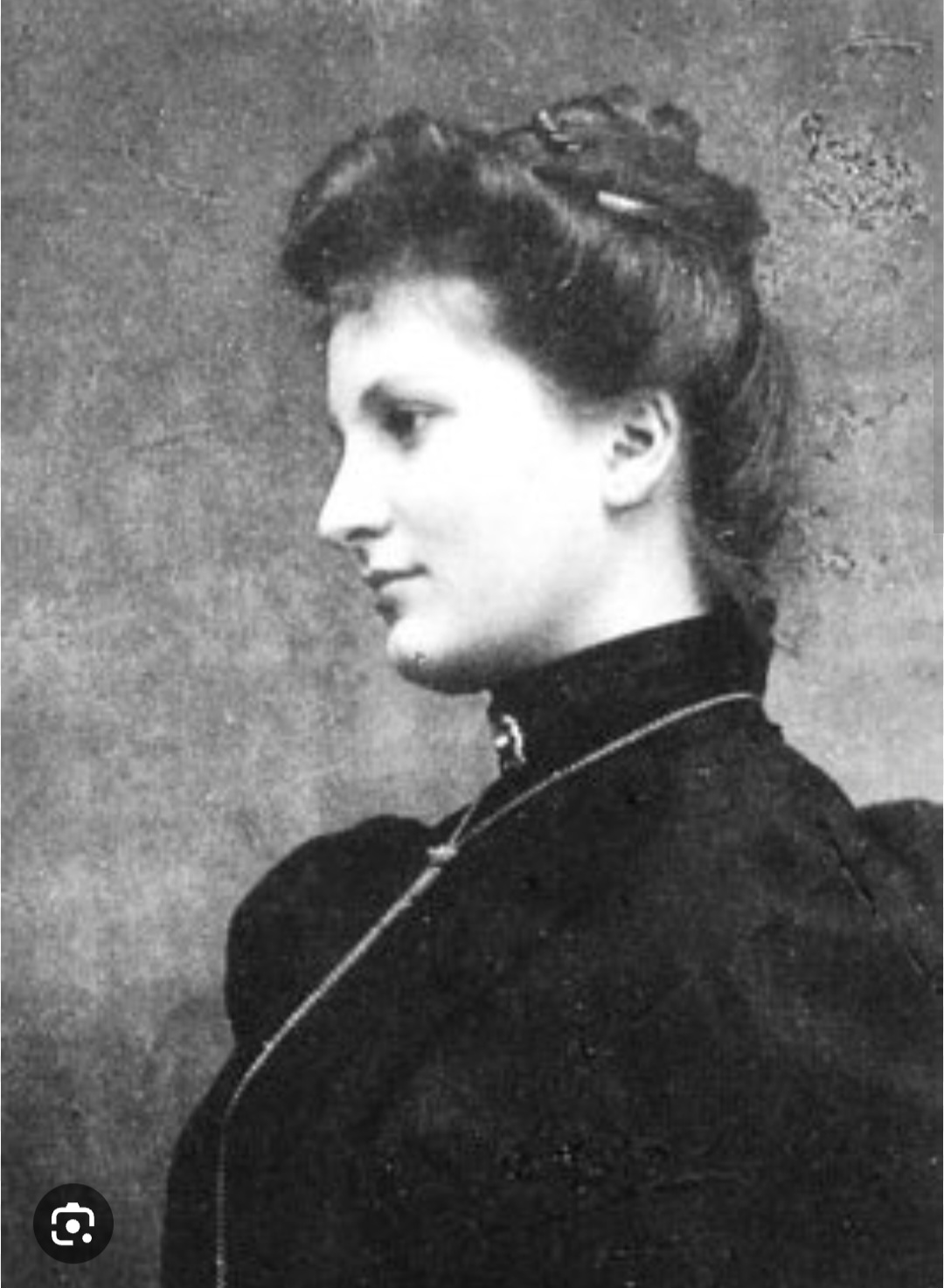 alma_mahler-werfel_wikipedia.jpeg