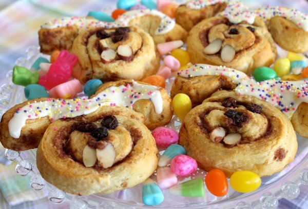 easter-cinnamon-roll-bunnies-pillsbury-cinnabunnies-beauty-e1363140758882