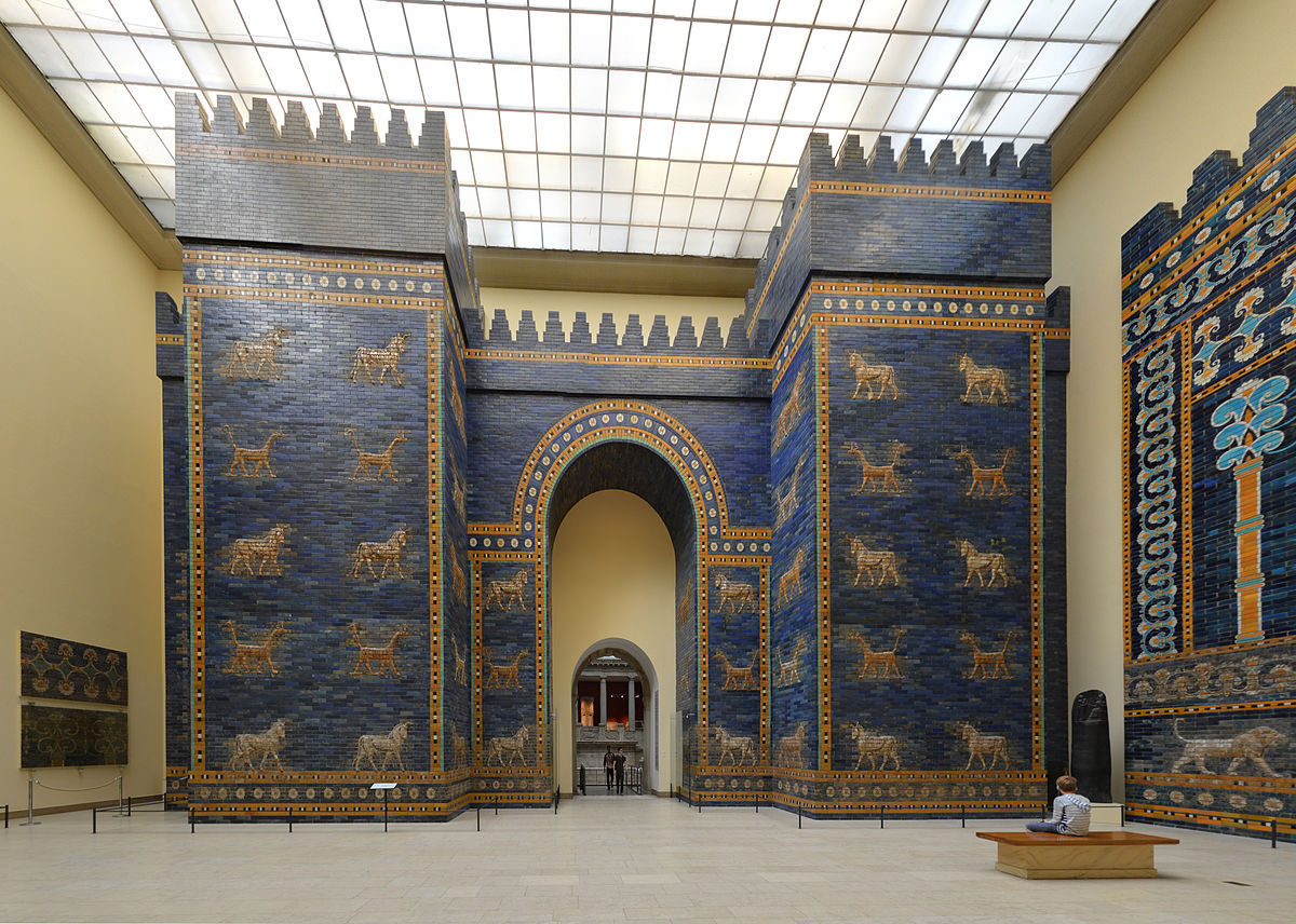 ishtar_gate_in_pergamon_museum.jpg