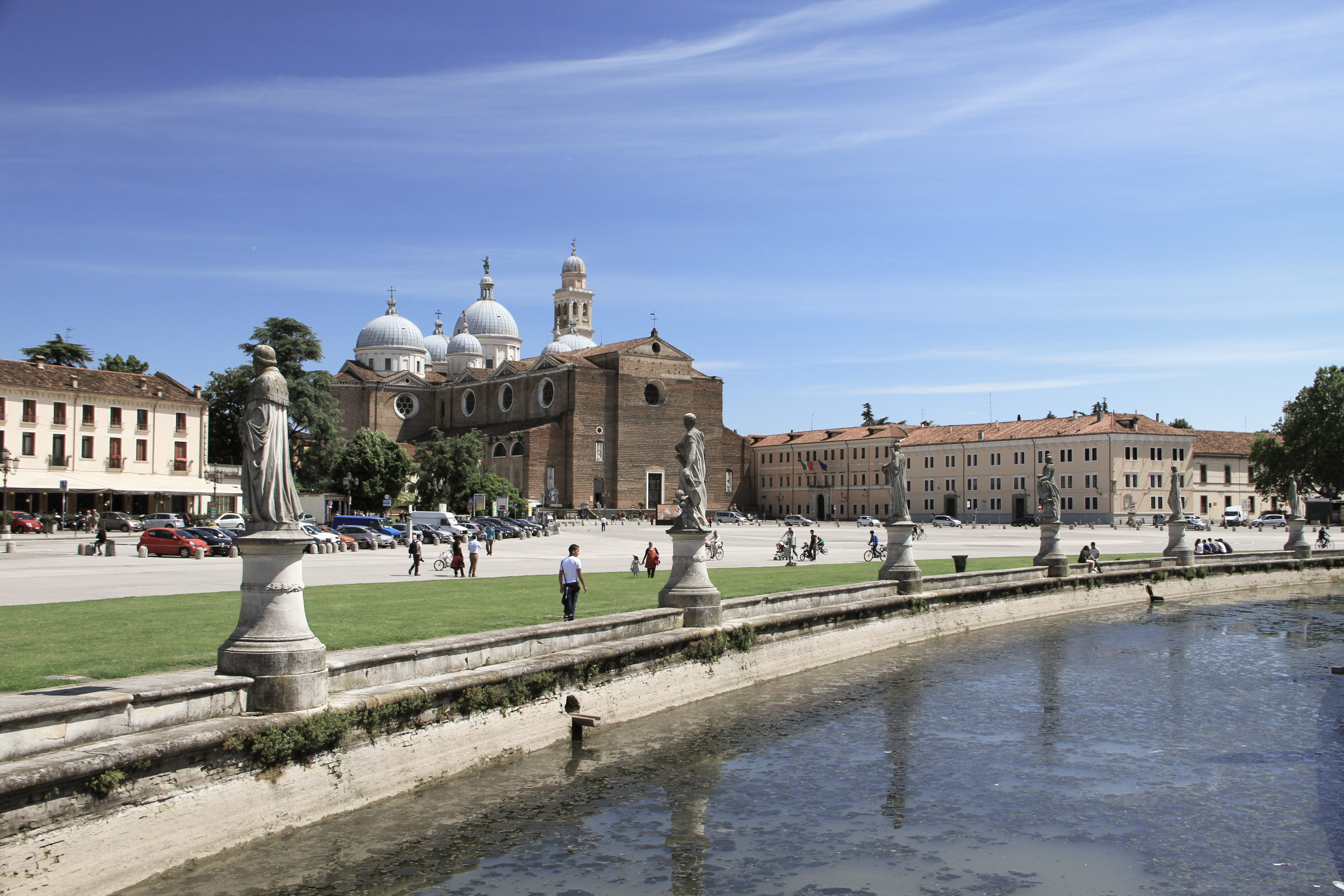 prato_della_valle_in_padua_jpeg_wikimedia_commons.jpeg