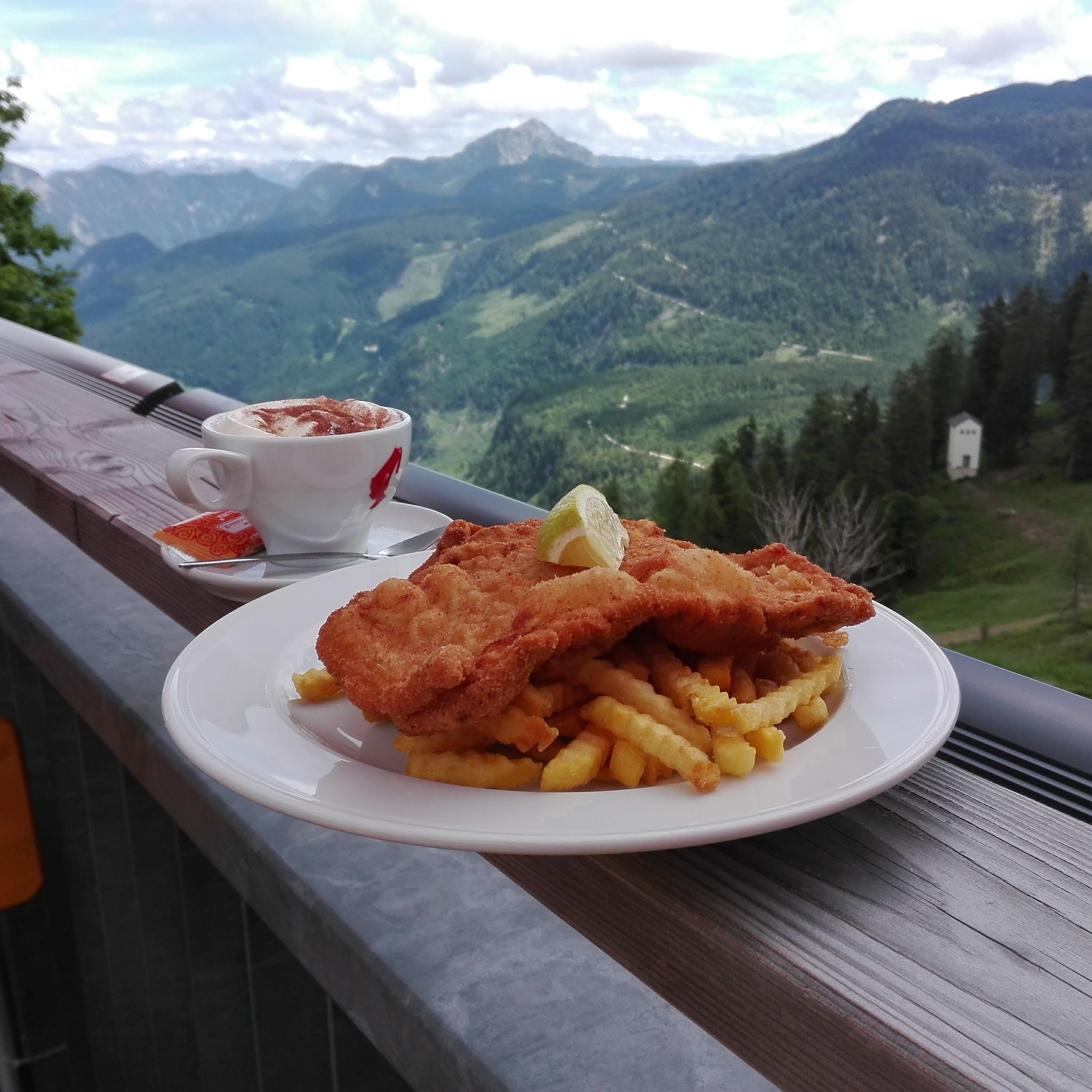Wiener schnitzel az Alpokban.
