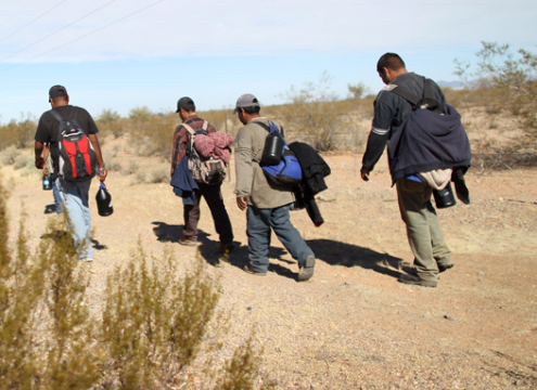 img-undocumented-workers-cross-from-mexico-illegal-immigration-getty_054021770795_jpg_item_large_jpg.png