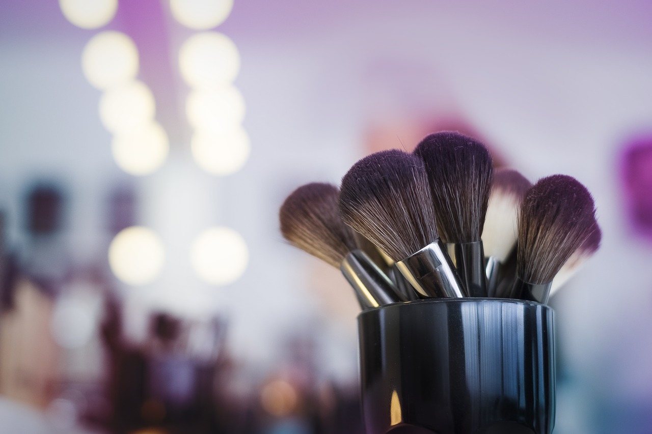 makeup-2824659_1280.jpg