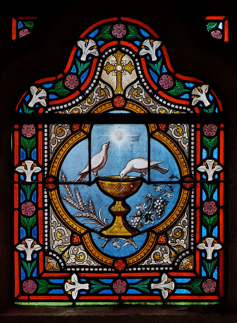 Szent Grál ábrázolás a Quimper Katedrális ablakán
