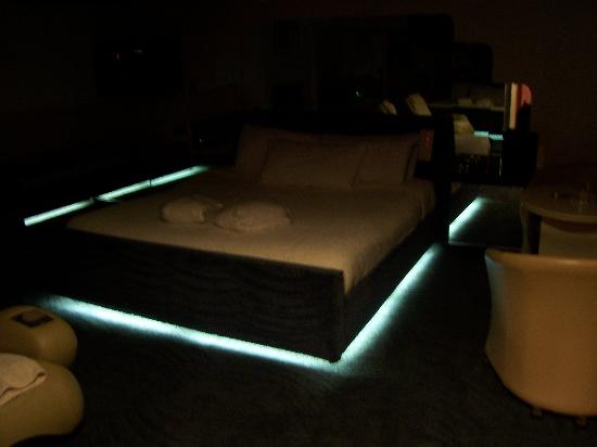 bed-with-ground-lighting.jpg