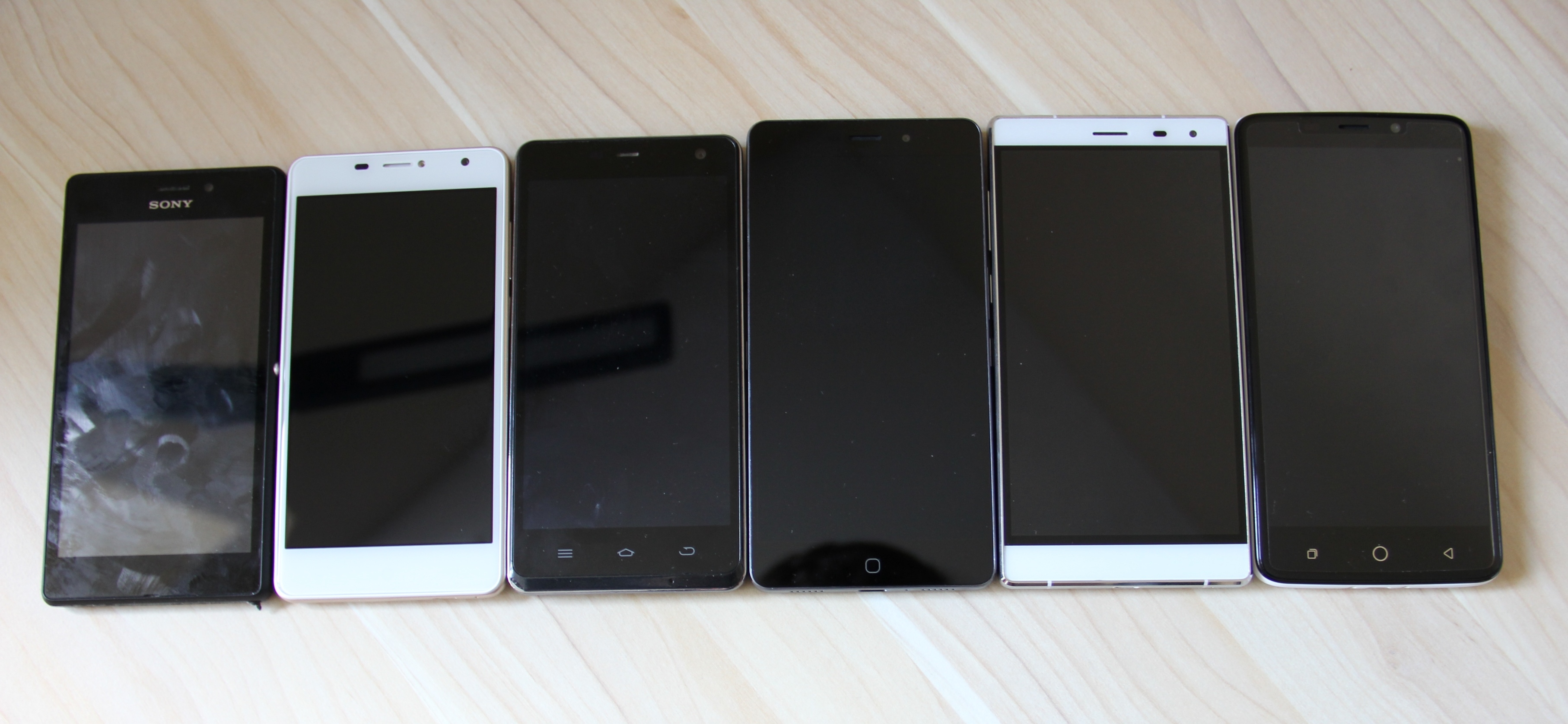 Balról jobbra: Sony M2 Aqua, Leagoo Alfa 2, THL 5000, Elephone P9000 Lite, THL T7, Ulefone Vienna.