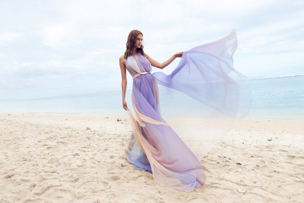 A vízparton átélt szabadság érzését adja vissza ez a könnyed, elegáns ruha.