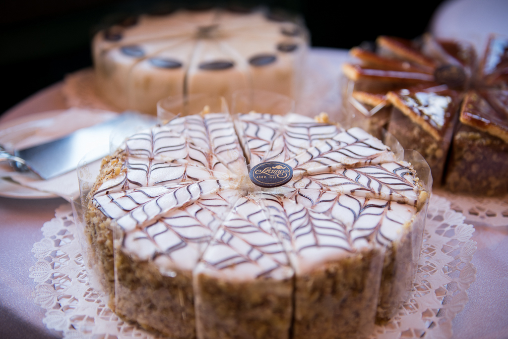 Azért a hagyományos tortaízeket, recepteket is megőrizte a Szamos. A klasszikus torták külalakja nem változott.
