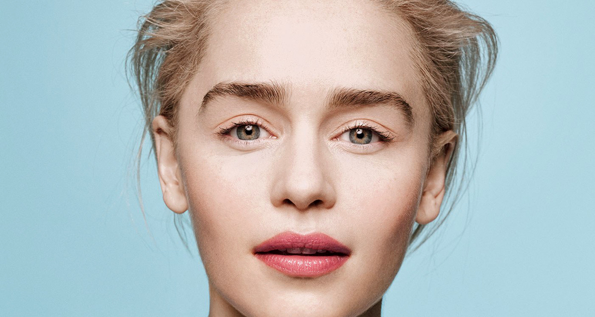 Emilia Clarke szőkén, smink nélkül: így is gyönyörű a Trónok harca sztárja