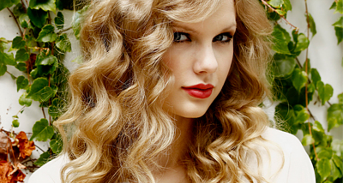 1 haj, 17 frizura: így variálja Taylor Swift - Loknik és fonatok