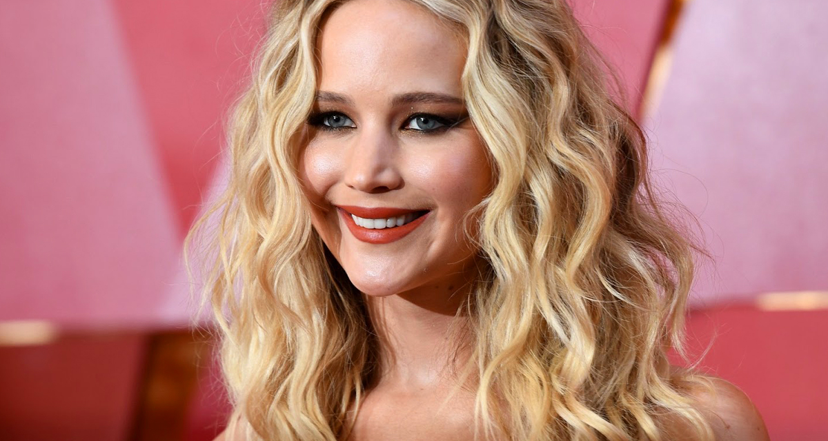 Új arcot kapott Jennifer Lawrence: a színésznő már megint megjárta a Photoshoppal
