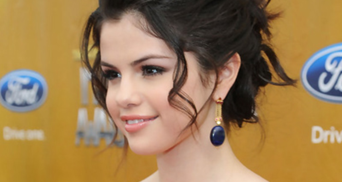 7 egyszerű frizuratipp a gyönyörű énekesnőtől - Selena Gomez 