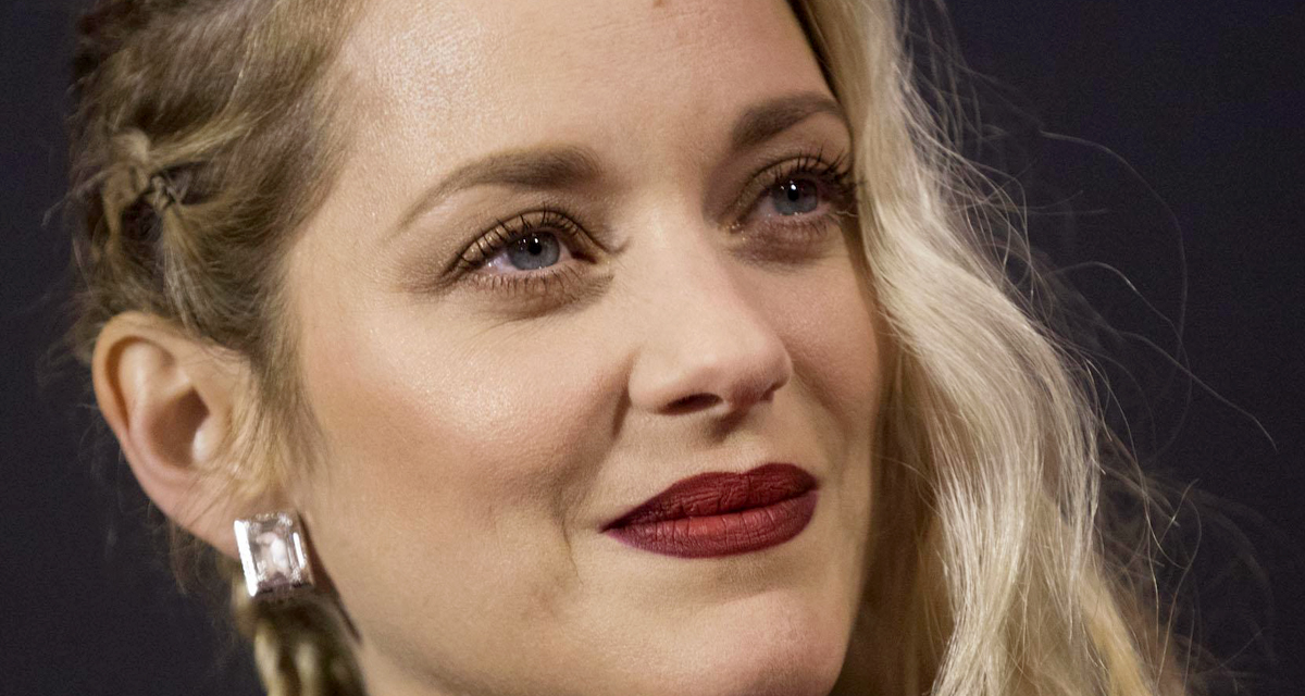 A 42 éves színésznőnek nincs szüksége sminkre: natúr arccal került címlapra
