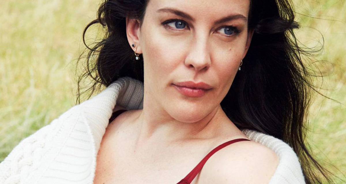 Karikásak Liv Tyler szemei a címlapon - Ilyet eddig kevesen vállaltak be