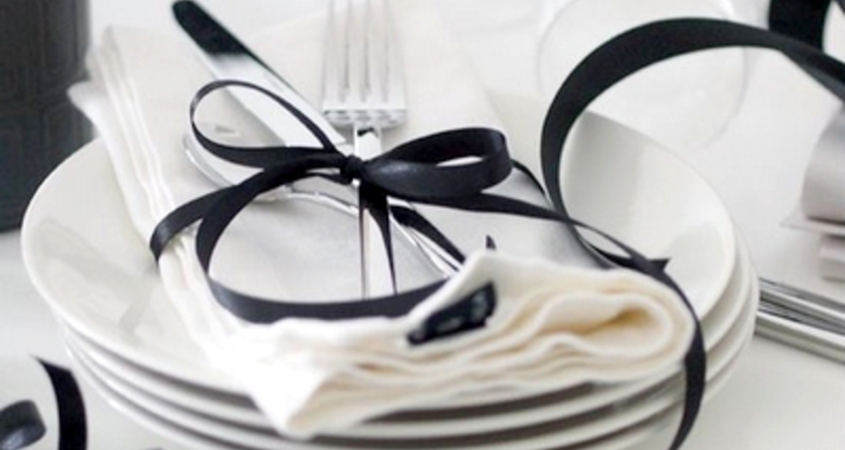 Fekete-fehér dekorációk tavaszi esküvőre - Csodaszép ötletek színkavalkád nélkül