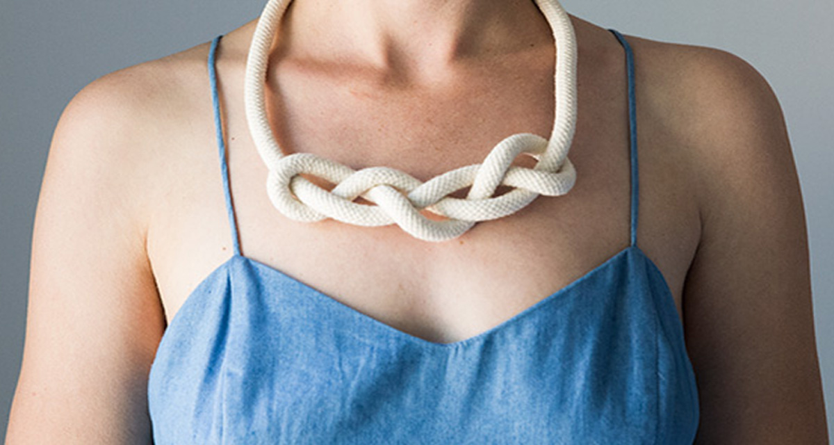 Trendi nyaklánc egy darab madzagból, lépésről lépésre