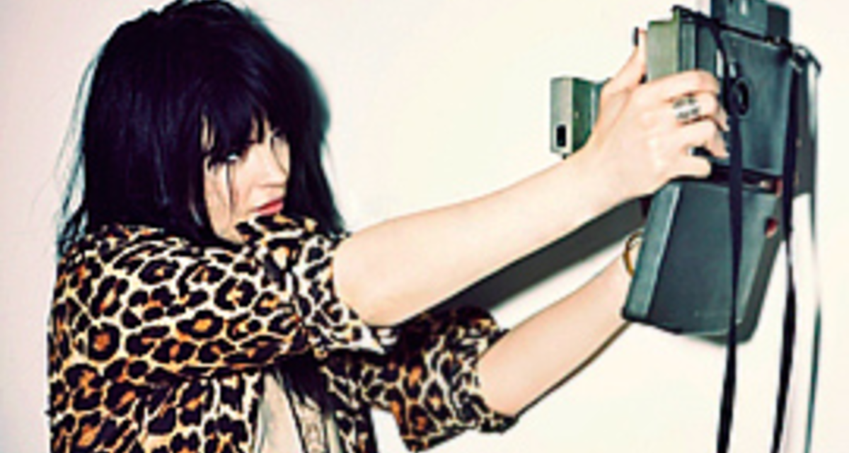 Egy dögös glam rocker: képeken Alison Mosshart stílusa