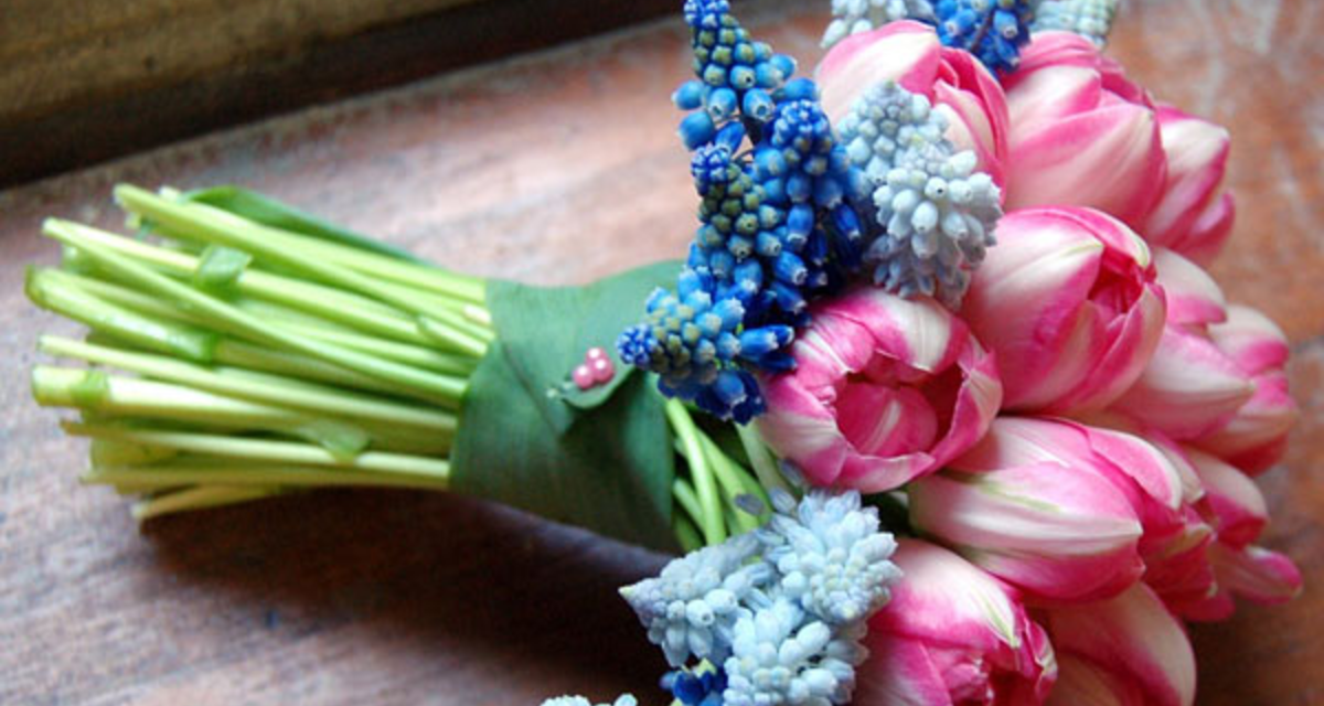8 gyönyörű és illatos csokor kora tavaszi virágokból esküvőre