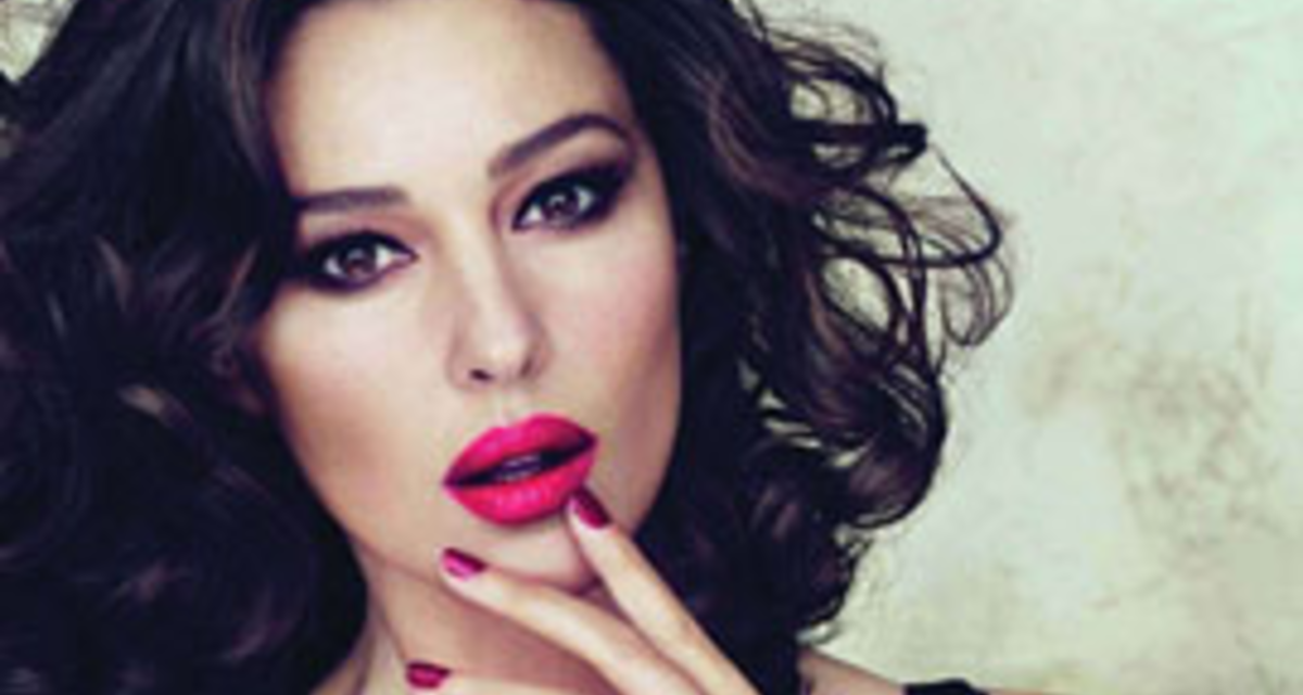Az isteni Monica Bellucci reklámhoz pózolt - Dolce&Gabbana-rúzst népszerűsít