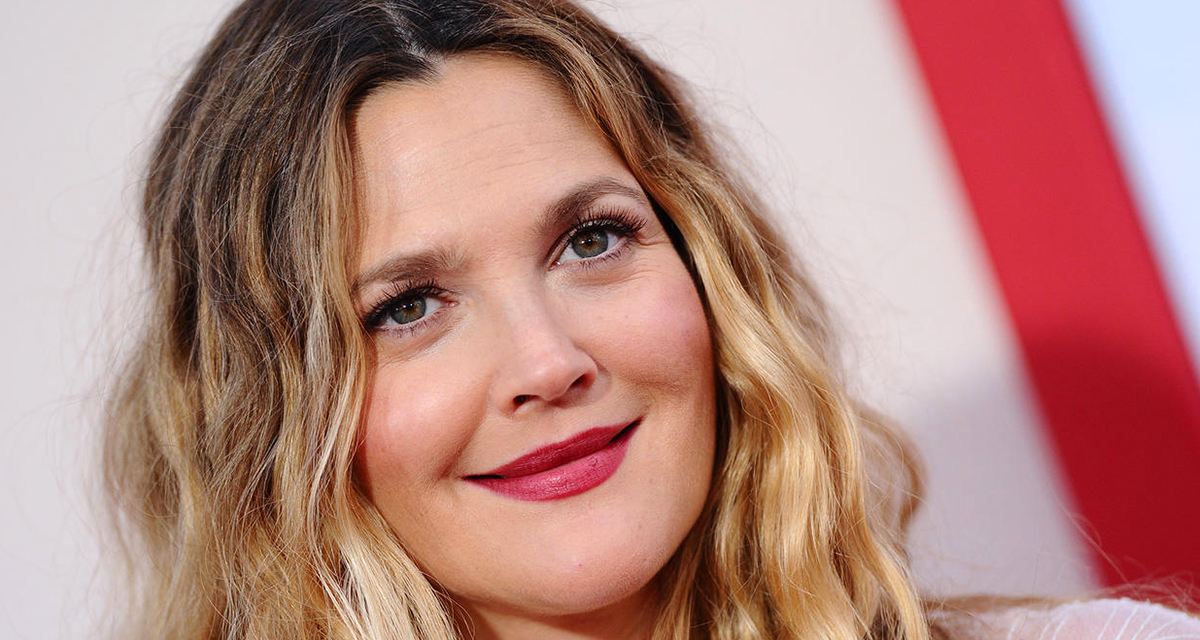 Óriási a különbség Drew Barrymore natúr és sminkelt arca között