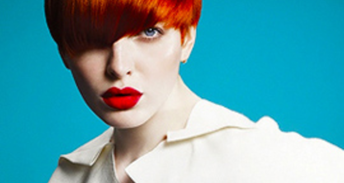 Képeken 13 trendi, rövid haj - Szexi vörösben