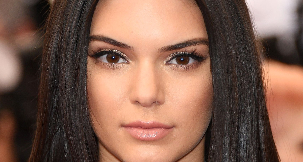 Ennél több Photoshopot már nem bírt el Kendall Jenner fotója: olyan, mint akit megrajzoltak