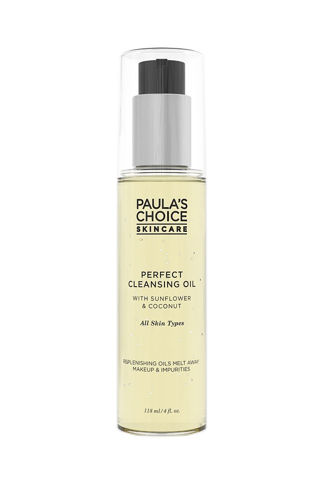 A <a href=‘https://skinsmart.hu/perfect-cleansing-oil.html‘_blank‘>Paula‘s Choice Skincare</a> olajos arclemosója ötféle természetes olajat tartalmaz: megvédi a bőrt a szennyeződésektől és a káros környezeti hatásoktól a napraforgó, kókusz, jojoba, szőlőmag és fehér tajtékvirág kivonatának erejével. Könnyen és gyorsan eltávolítja még a vízálló sminket is, ráadásul illat- és színezékmentes. Az ára: 8390 forint.