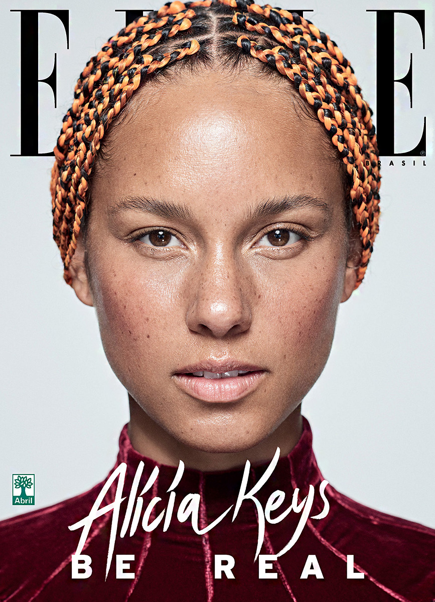 Miután elhatározta, hogy többé nem sminkeli magát, vagy legalábbis mellőzi a több réteg festéket, 2017 szeptemberében az Elle címlapján népszerűsítette a sminkmentességet. Azért némi pirosítót felfedezni vélünk az arcán. 