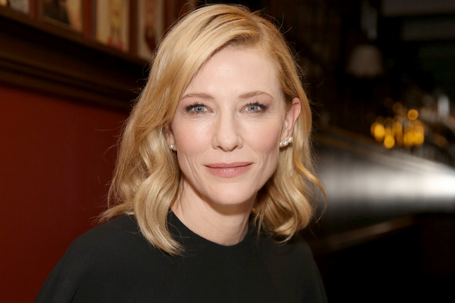 Hasonlóan vélekedik a 48 éves Cate Blanchett is, aki szerint egyáltalán nem vonzó, ha valaki kétségbeesetten kergeti a fiatalságot, amikor már egyértelműen nem az.