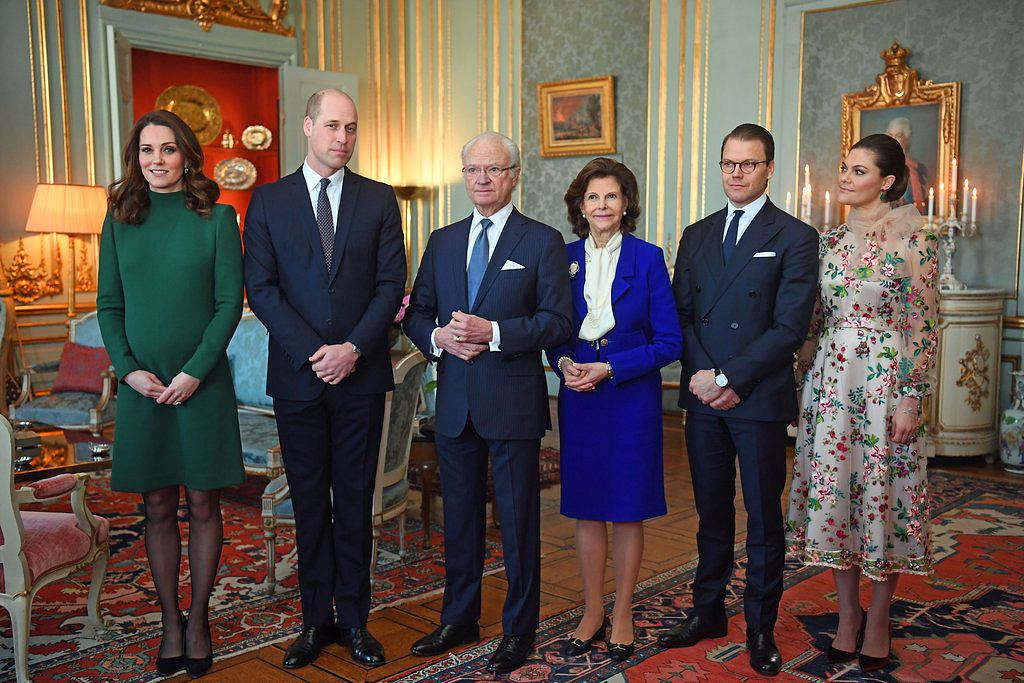 Amikor a svéd királyi családhoz látogattak el ebédre, Katalin hercegné egy nagyon szolid, levélzöld Catherine Walker-ruhában tette tiszteletét.