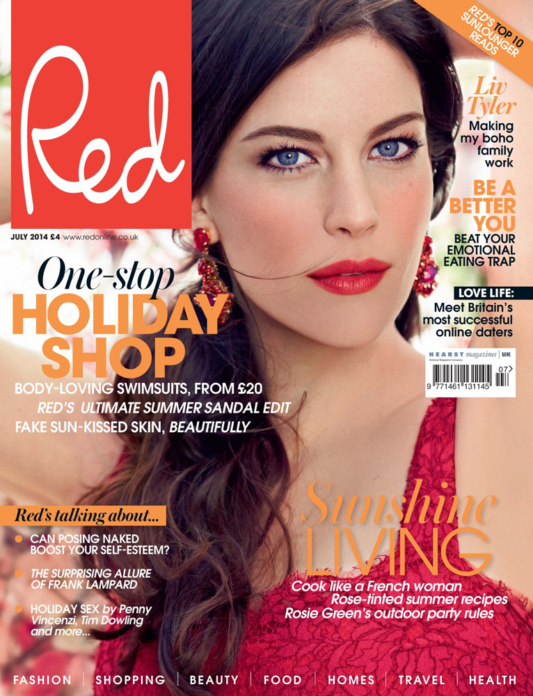 A színésznő korábban, 2014-ben már szerepelt a Red magazin címoldalán, akkor nagyon durván, a felismerhetetlenségig szétretusálták az arcát. 