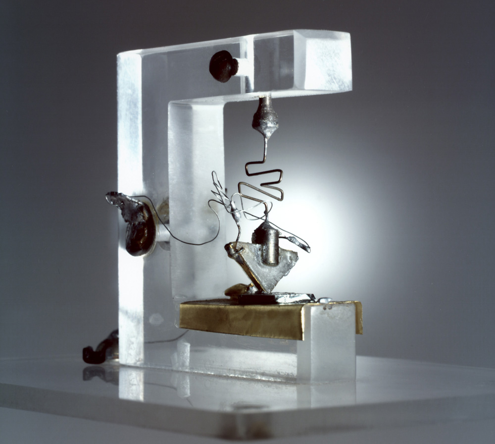 bell-labs-first-transistor.jpg