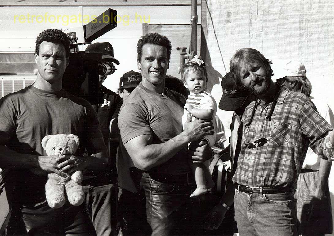 arnolds-stunt-double-peter-kent-arnold-schwarzenegger-with-his-daughter-katherine-and-james-cameron-on-the-set-of-terminator-2-judgment-day.jpg