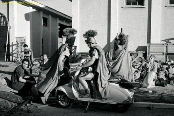 charlton_heston_riding_a_scooter_during_filming_of_ben_hur_1959_4_1.jpg