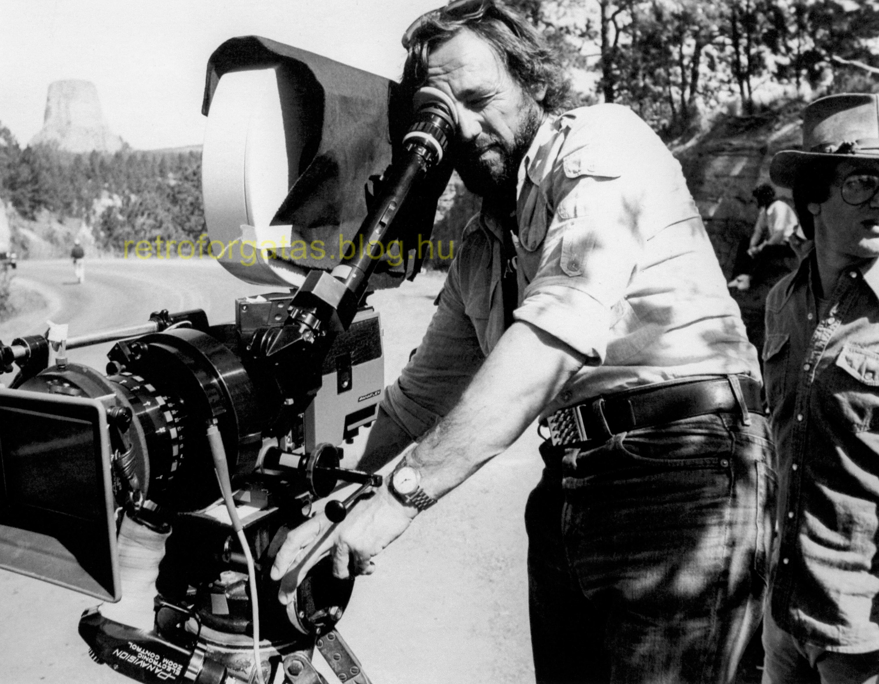 close-encounters-of-the-third-kind-w-steven-spielberg-1977-fotophoto-peter-sorel.jpg