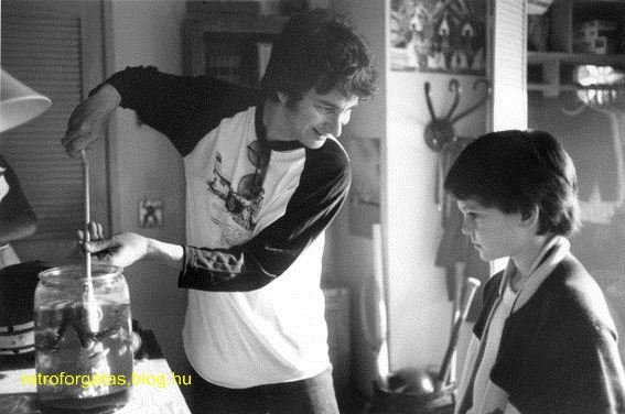 e-t-the-extra-terrestrial-steven-spielberg-and-henry-thomas2.jpg