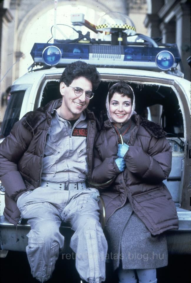 harold-ramis-and-annie-potts-on-the-set-of-ghostbusters.jpg