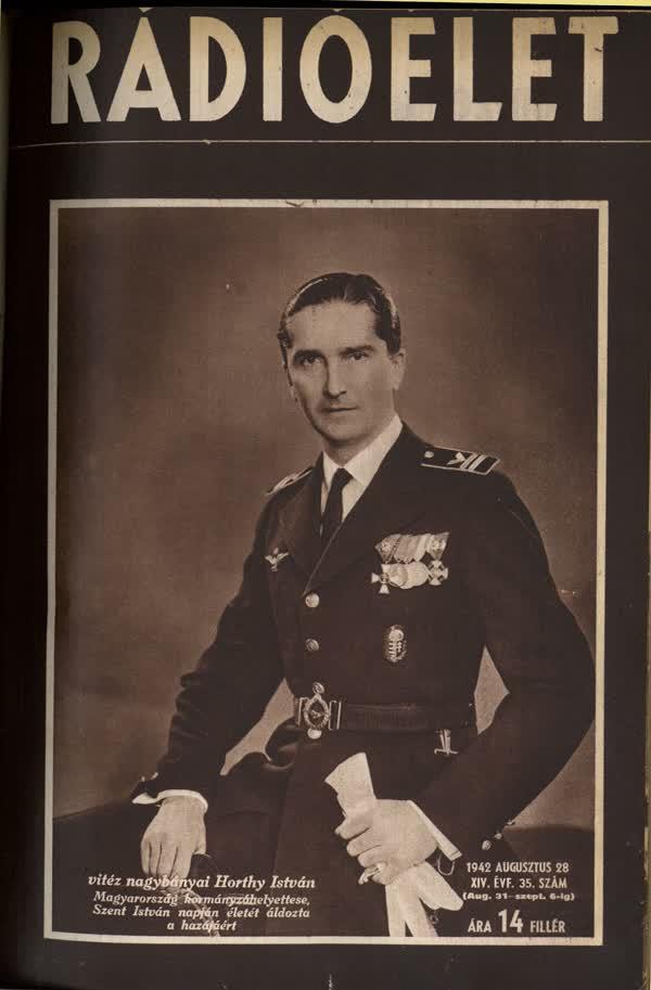 1942. augusztus 28. ...a nekrológja fog megjelenni a lapban. Horthy Miklós legidősebb fia repülőtisztként 25-ik - utolsónak tervezett - bevetésén halt meg. Terve szerint a fronttapasztalatai után protokolláris feladatokat látott volna el. Az Egyesült Államokba készült hogy Magyarország kiugrását előkészítse apja a kormányzó, valamint az akkori miniszterelnök Kállay Miklós egyetértésével