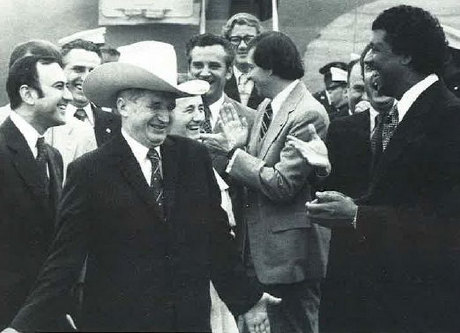 ceausescu-cowboy_1_.jpg