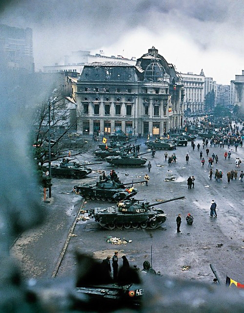 central-square-devastated-bucharest-romania-romanian-revolution-revolutia-romana-1989[1].jpg