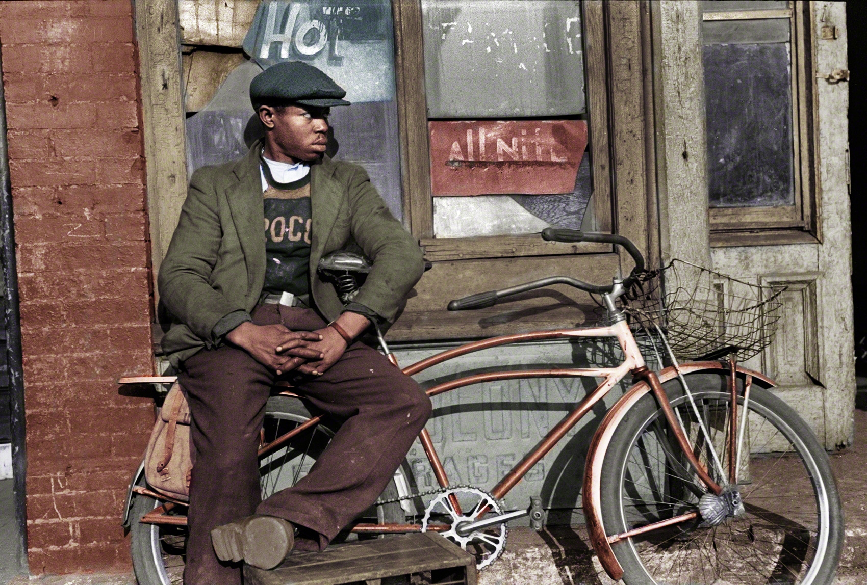 1941. Street scene in Chicago Black Belt.jpg