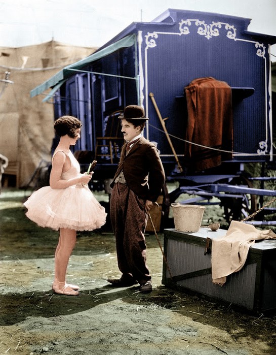 interesting_colorized_photos_of_charlie_chaplin_in_the_1910s-30s_2810_29.jpg