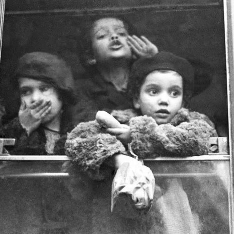 Gyermekvédő akció a világháborúk után